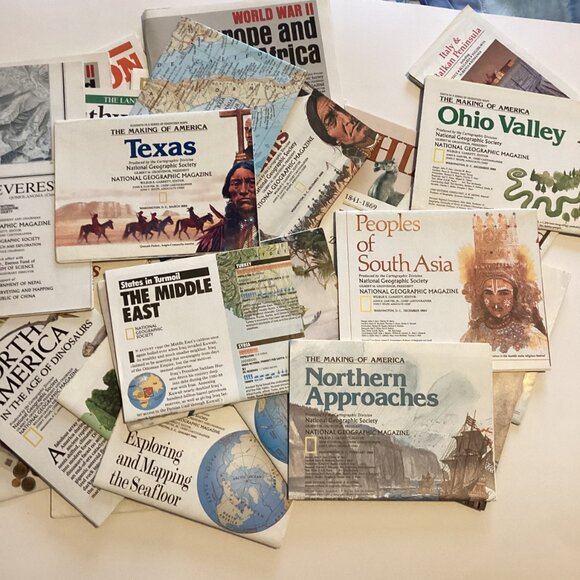 A Big Bundle of Vintage National Geographic Maps of The World Collectable - Picture 6 of 10